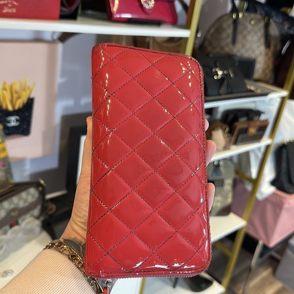 CHANEL - Auth. Hot Pink Quilted Patent Leather Long Zippy Classic Wallet Guc - Picture 14 of 14